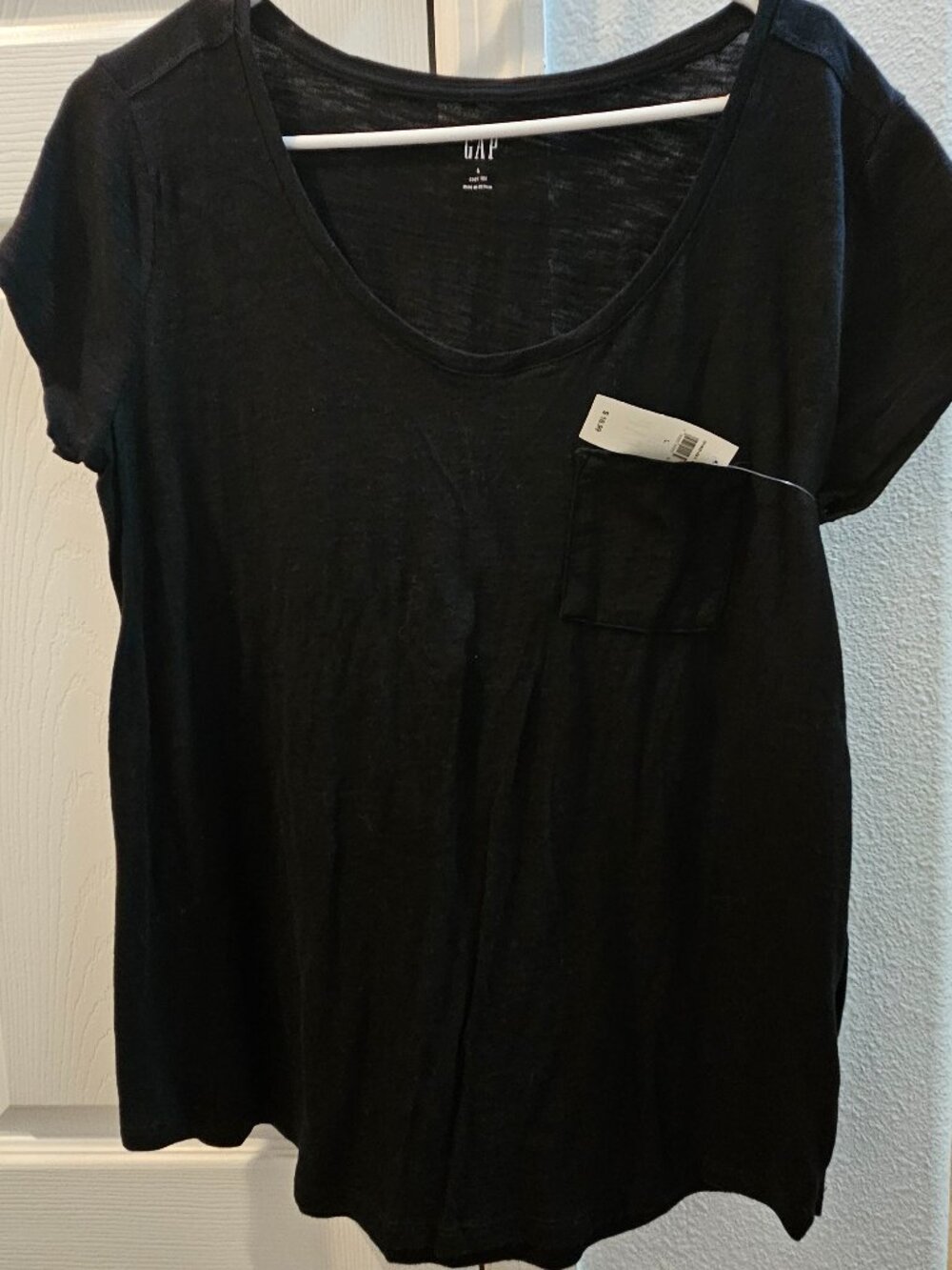 Gap tee shirt large